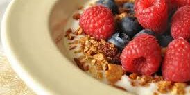 Yogurt_granola_berries